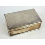 AN EARLY 20TH CENTURY SILVER CIGARETTE RECTANGULAR BOX Hallmarked Birmingham, 1927. (approx 14.5cm x