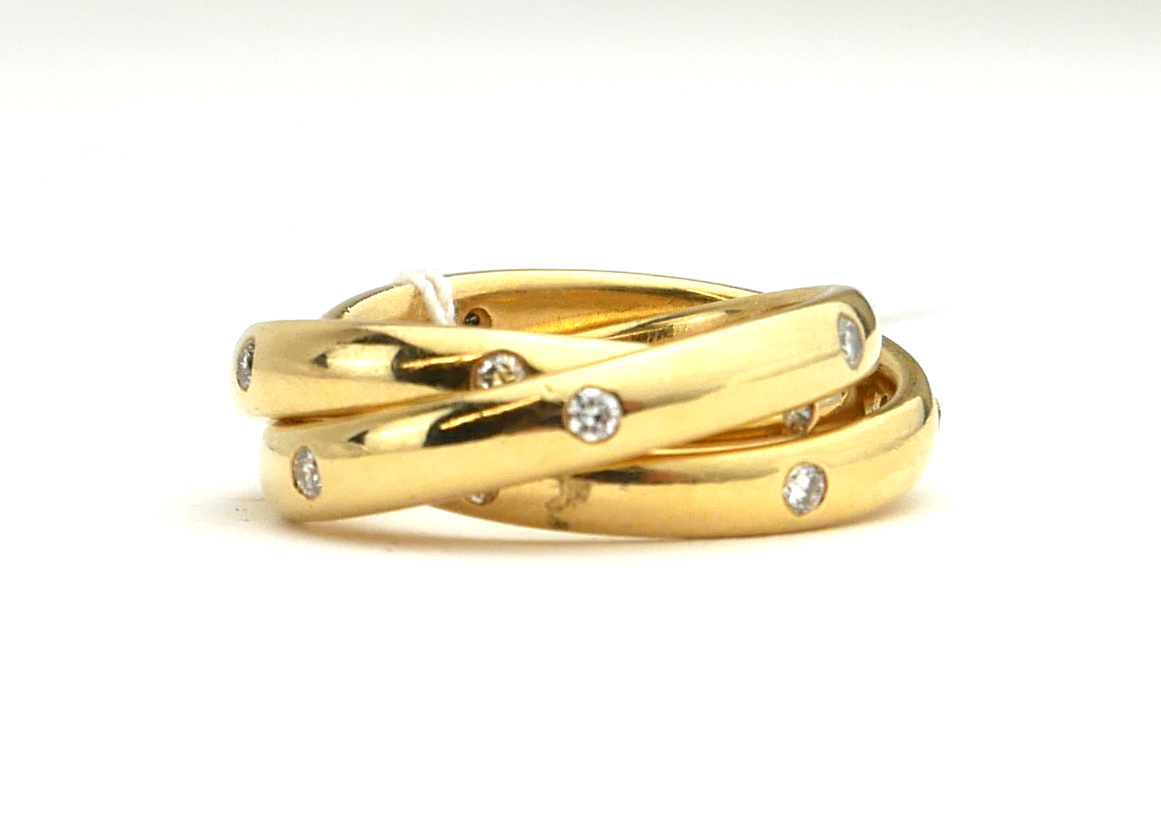 AN 18CT GOLD AND DIAMOND SET RUSSIAN TRIPLE WEDDING BAND. (12.7g)