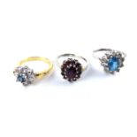 TWO VINTAGE SILVER AND GEM SET RINGS To include a garnet set daisy cluster ring and a blue and white