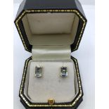 A PAIR OF 18CT GOLD, EMERALD CUT AQUAMARINE AND DIAMOND EARRINGS.