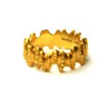 STUART DEVLIN, AN 18CT GOLD ORGANIC FORM RING (size O). Condition: good