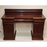 A 19TH CENTURY WILLIAM IV MAHOGANY BREAKFRONT PEDESTAL SIDEBOARD. (155cm x 65cm)