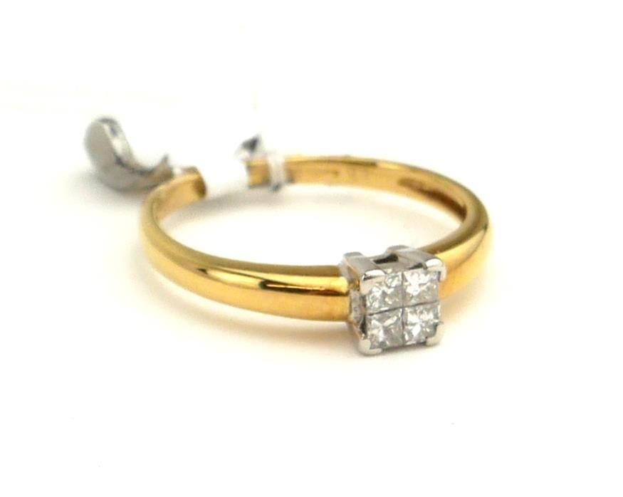 AN 18CT GOLD AND FOUR PRINCESS CUT DIAMOND RING. (approx 0.2ct, 2.5g)