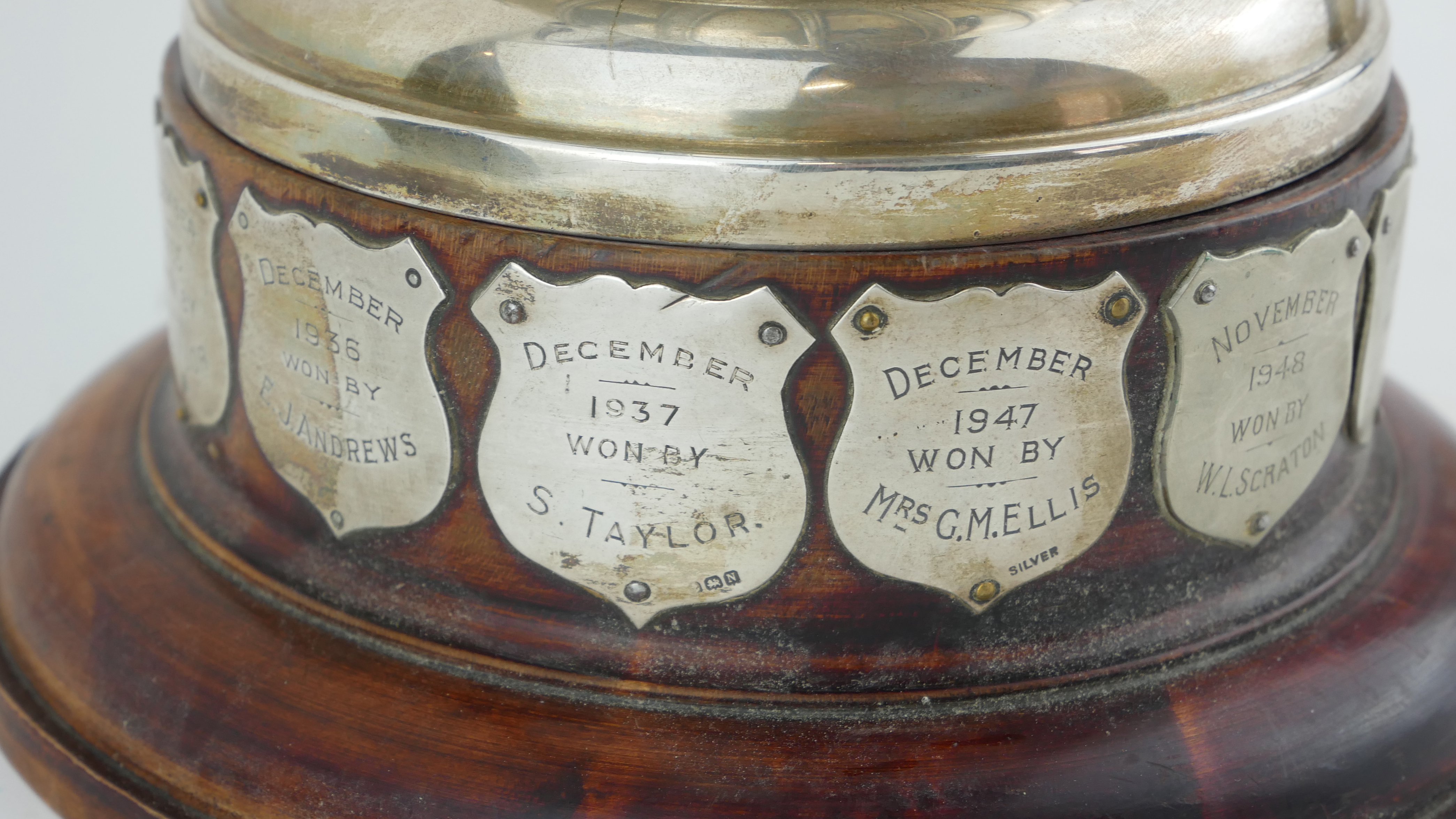 LONDON MIDLAND AND SCOTTISH RAILWAYS, A LARGE SILVER PRESENTATION TROPHY CUP Twin handles with green - Image 2 of 7