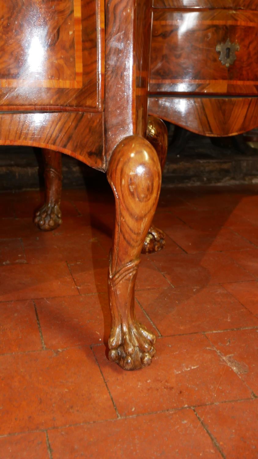 A RARE PAIR OF 18TH CENTURY ITALIAN BURR WALNUT AND KINGWOOD COMMODES Serpentine form, with - Image 2 of 5