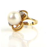 A 14CT GOLD, PEARL AND DIAMOND RING The single pearl edged with round cut diamonds (size O). (approx