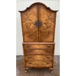AN EARLY 20TH CENTURY QUEEN ANNE REVIVAL FIGURED AND BURR WALNUT CABINET The domed top above two