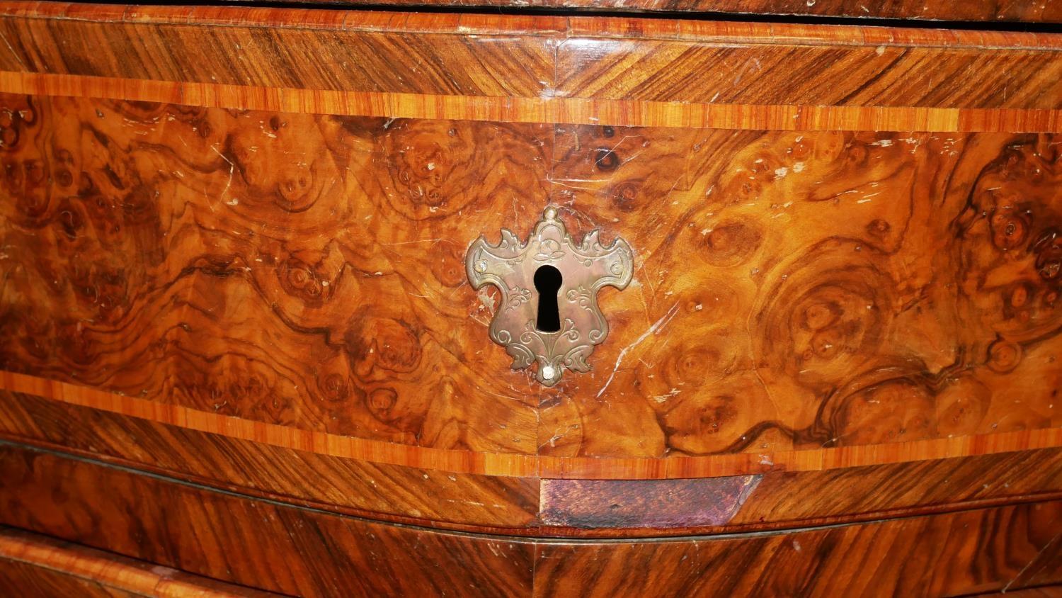 A RARE PAIR OF 18TH CENTURY ITALIAN BURR WALNUT AND KINGWOOD COMMODES Serpentine form, with - Image 3 of 5