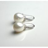 A PAIR OF 18CT WHITE GOLD, DIAMOND AND DROP PEARL EARRINGS. (2.4cm) Condition: good