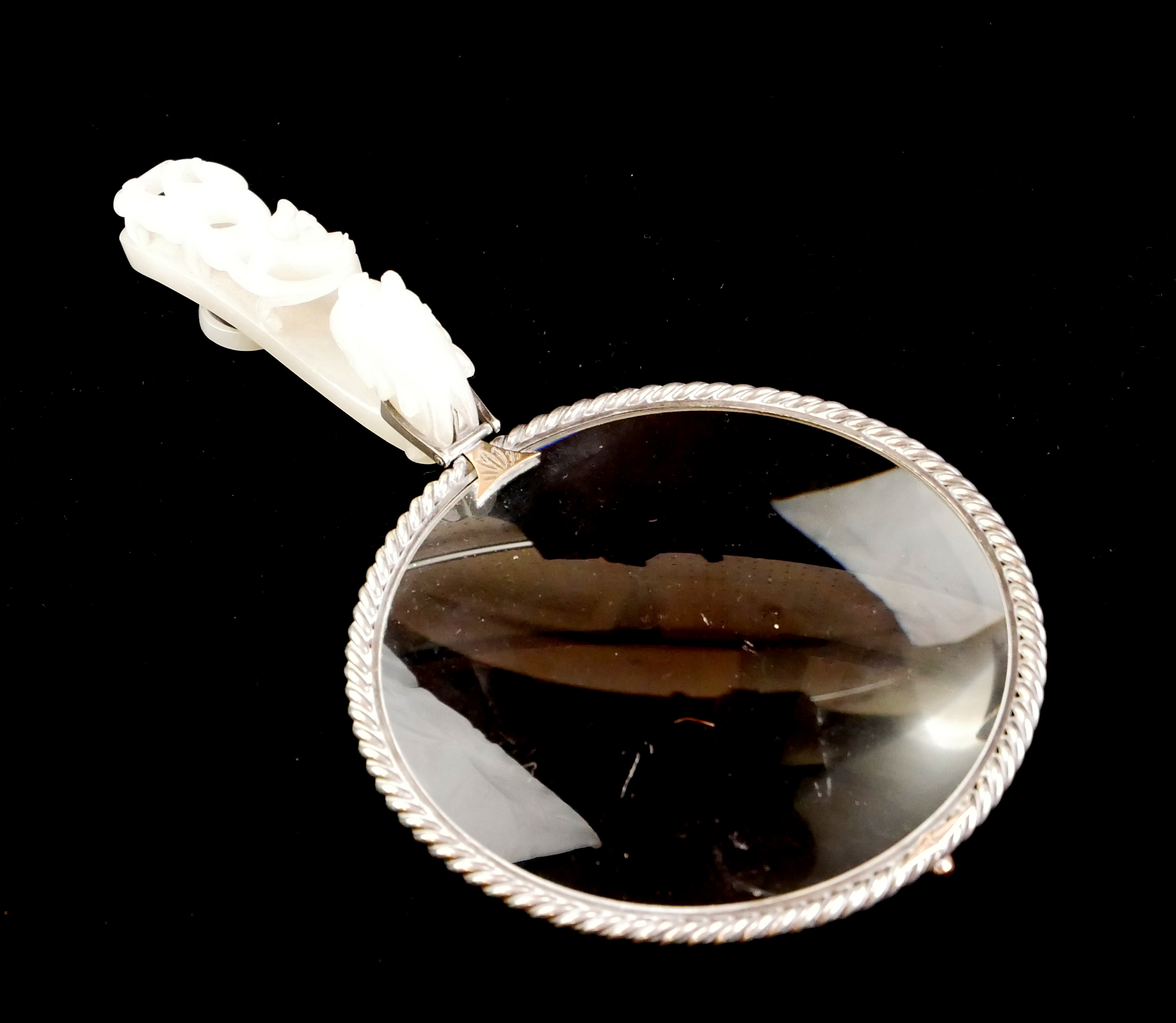 AN EARLY 20TH CENTURY CHINESE JADE AND ITALIAN SILVER MAGNIFYING GLASS Having a carved dragon with - Image 5 of 5