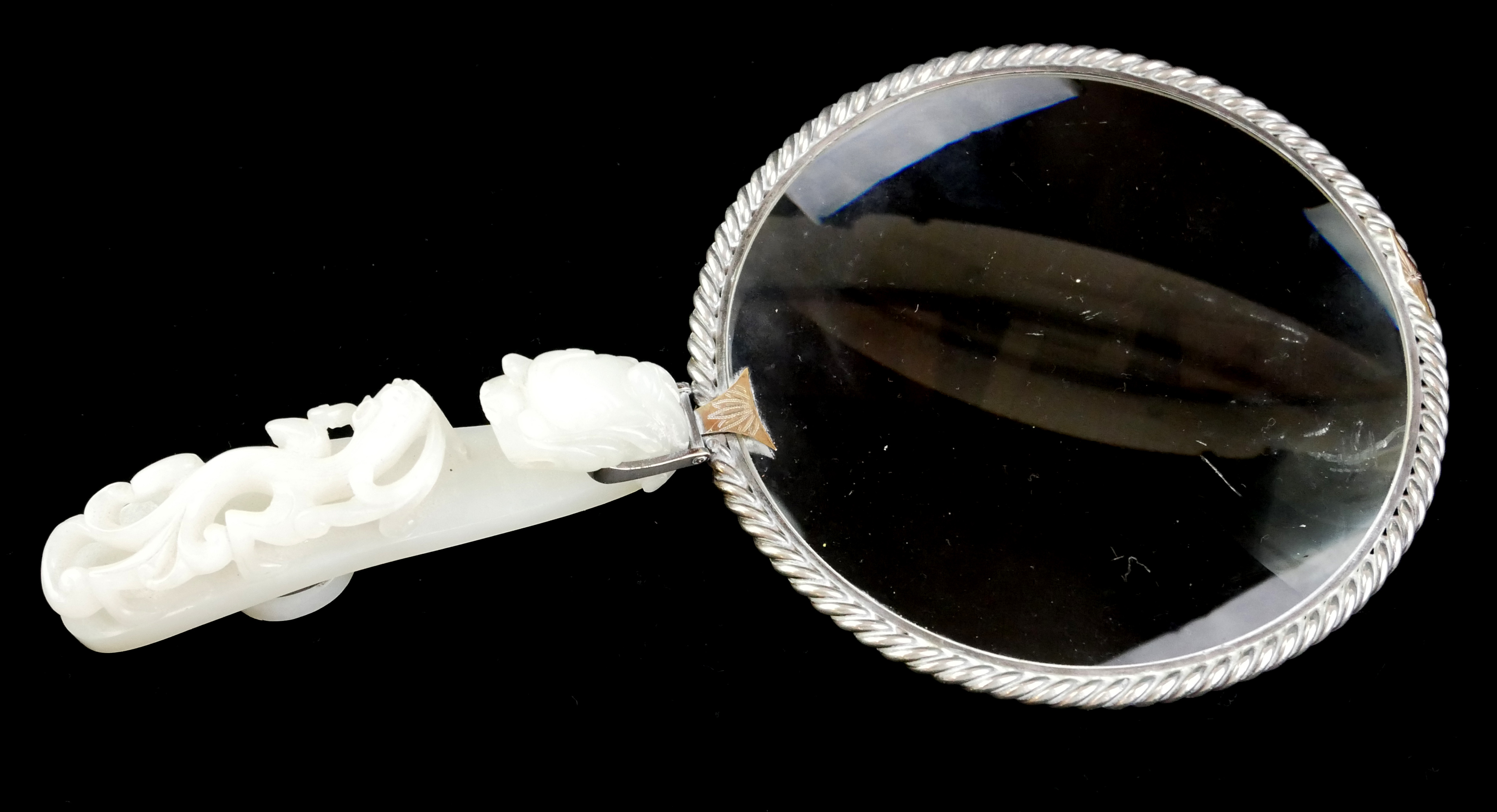 AN EARLY 20TH CENTURY CHINESE JADE AND ITALIAN SILVER MAGNIFYING GLASS Having a carved dragon with