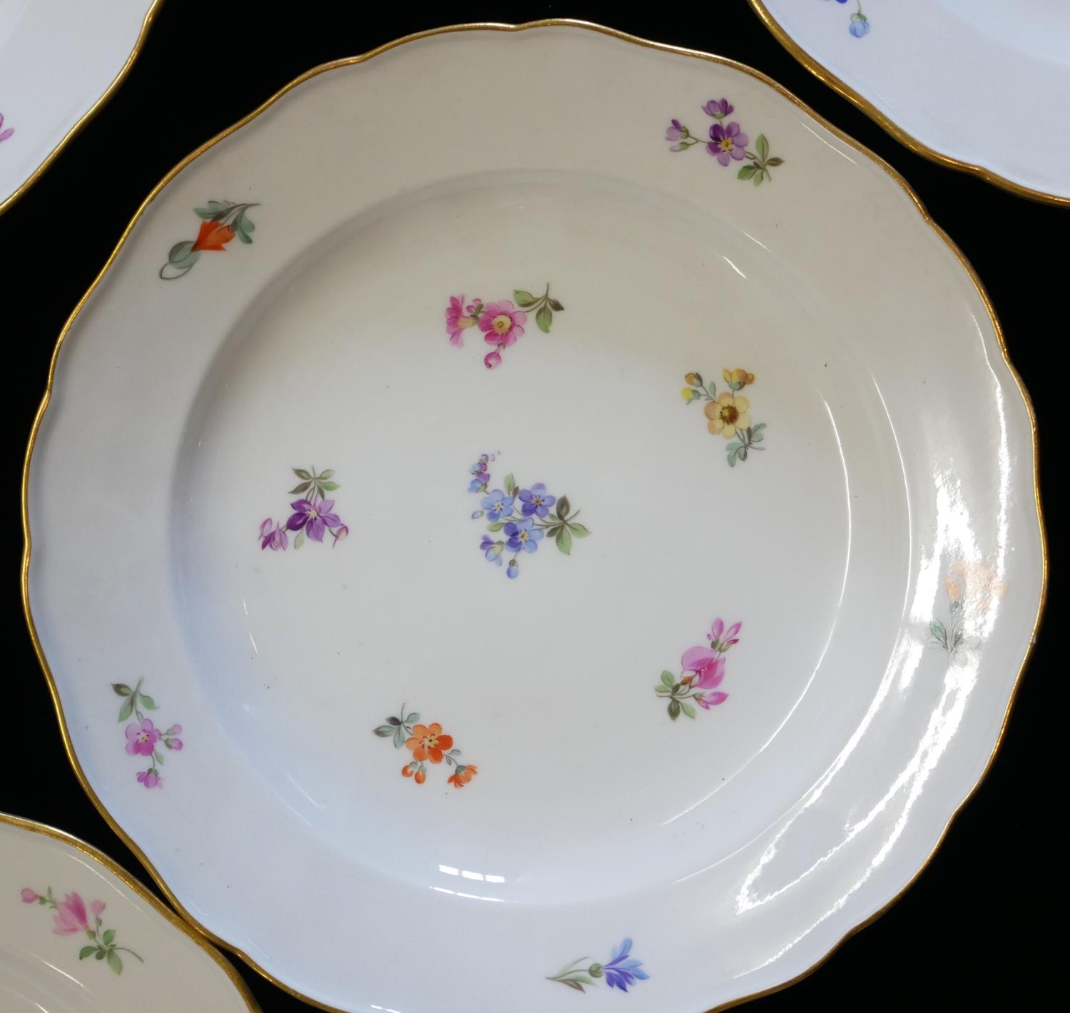 MESSIEN, A SET OF SIX EARLY 20TH CENTURY PORCELAIN DINNER PLATES AND MATCHING SERVING BOWL Having - Image 6 of 11