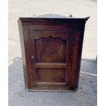 A GEORGIAN OAK WALL HANGING CORNER CUPBOARD. (74cm x 42cm x 91cm) Condition: top moulding left