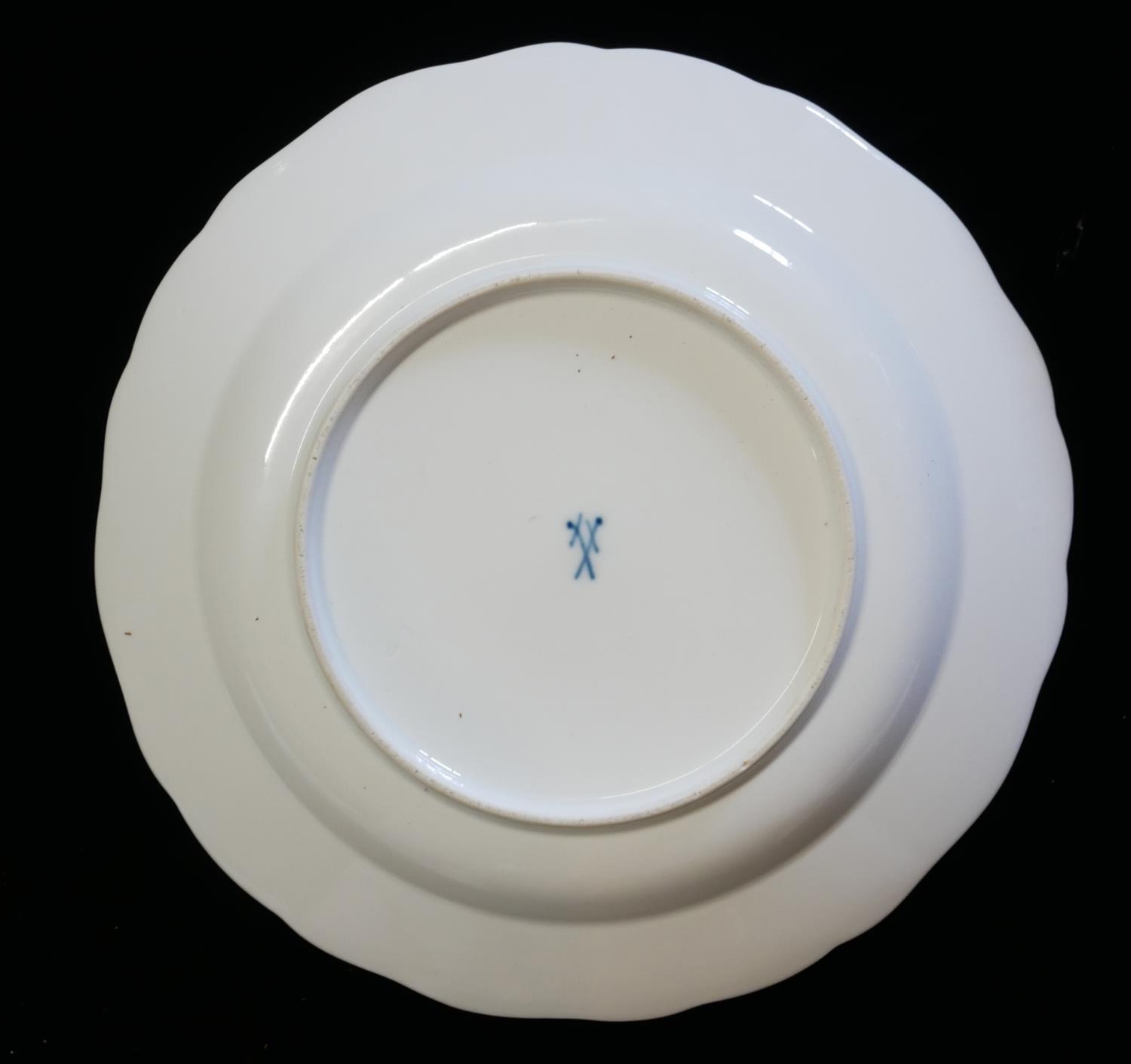 MESSIEN, A SET OF SIX EARLY 20TH CENTURY PORCELAIN DINNER PLATES AND MATCHING SERVING BOWL Having - Image 9 of 11