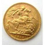 A KING GEORGE V 22CT GOLD FULL SOVEREIGN COIN, DATED 1915 With George and Dragon to reverse.