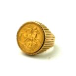 A VICTORIAN 22CT GOLD FULL SOVEREIGN RING, DATED 1893 Set in a vintage 9ct gold mount with reeded