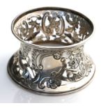 AN EDWARDIAN SILVER PIERCED CIRCULAR DISH With pierced decoration of animals and flowers, hallmarked