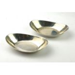 A PAIR OF EDWARDIAN ARTS AND CRAFTS SILVER OVAL TRINKET DISHES With planished finish, hallmarked