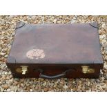 A VINTAGE TAN LEATHER SUITCASE With polished brass lever locks. (56cm x 36cm x 16cm) Condition: good