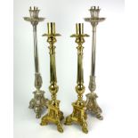 A PAIR OF 20TH CENTURY ECCLESIASTICAL BRASS CANDLESTICKS Having reeded column supports and