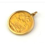 AN EARLY 20TH CENTURY 22CT GOLD FULL SOVEREIGN AND 9CT GOLD PENDANT MOUNT, DATED 1913 With George