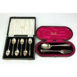 A COLLECTION OF EARLY 20TH CENTURY SILVER FLATWARE To include a set of six teaspoons, hallmarked