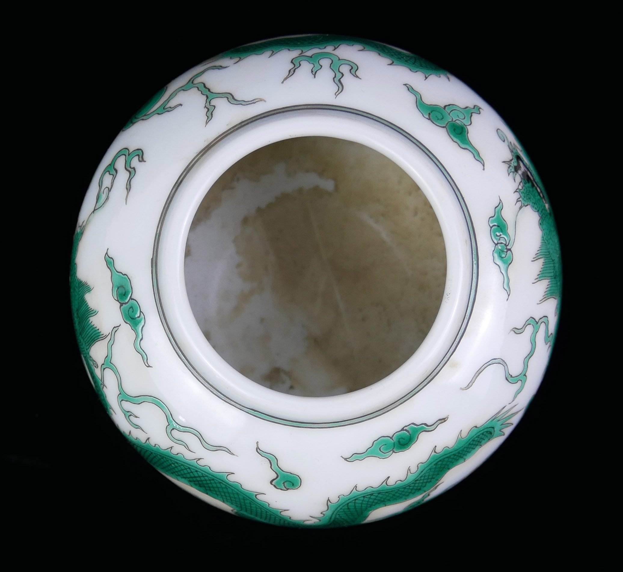 A CHINESE PORCELAIN SPHERICAL 'DRAGON' INKWELL With green opposing dragons chasing a flaming - Image 3 of 4
