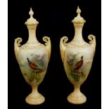 JAMES STINTON, A PAIR OF EARLY 20TH CENTURY GRAINGER'S WORCESTER PORCELAIN VASE AND COVERS Classical