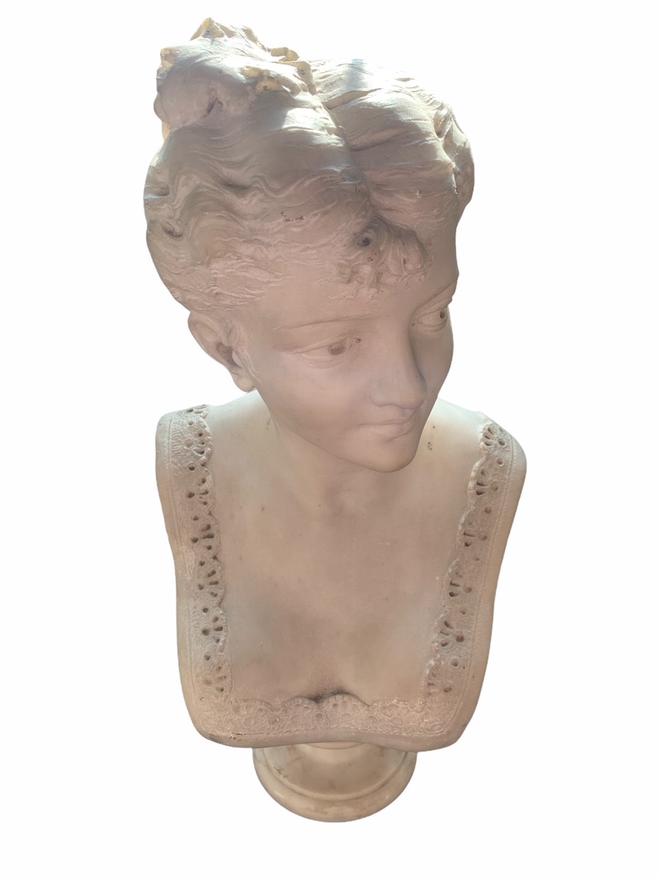 A 19TH CENTURY ITALIAN MARBLE BUST OF AN ELEGANT YOUNG LADY Raised on a socle base. (h 55cm x w 28cm - Image 2 of 4