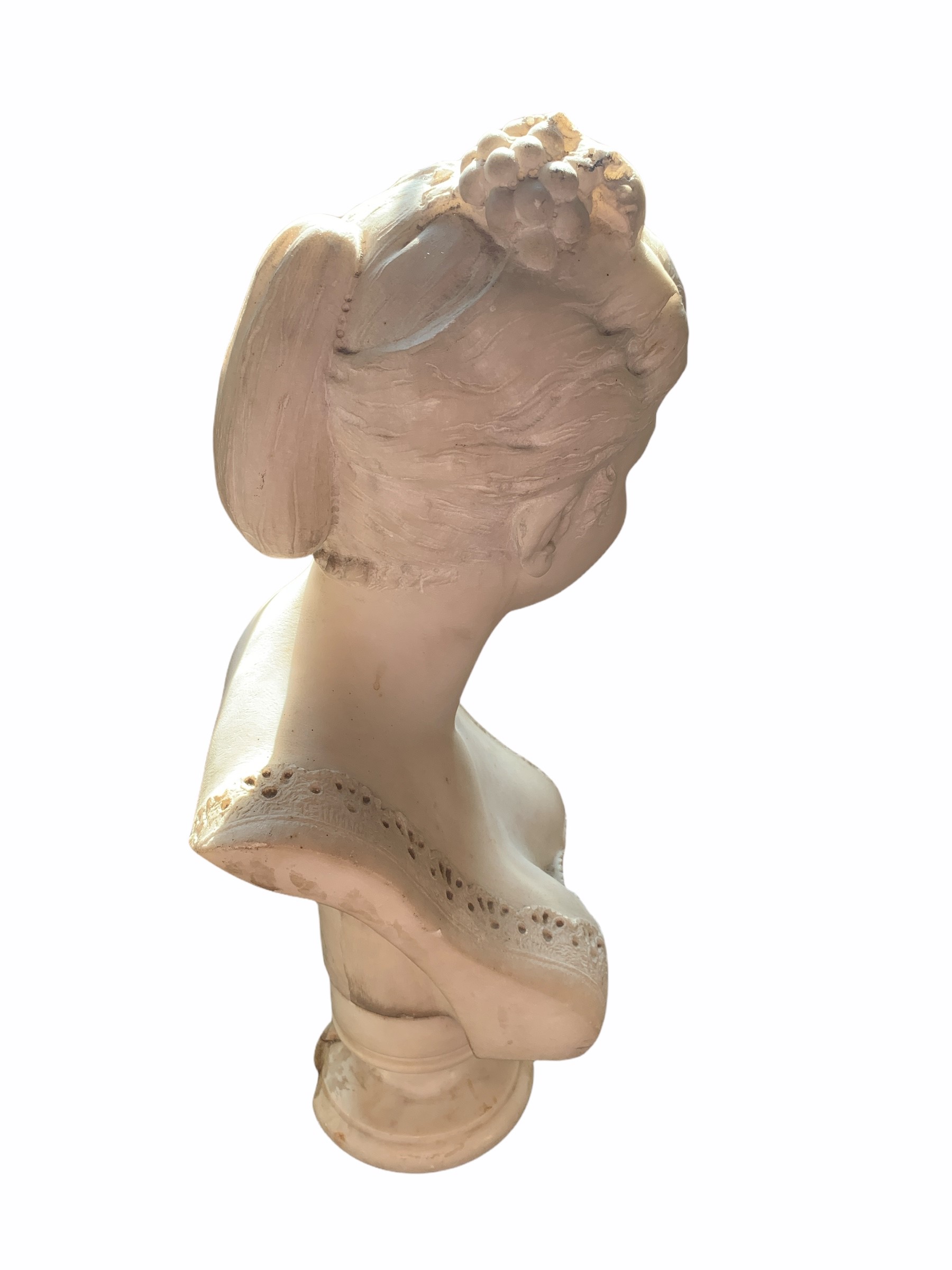 A 19TH CENTURY ITALIAN MARBLE BUST OF AN ELEGANT YOUNG LADY Raised on a socle base. (h 55cm x w 28cm - Image 4 of 4