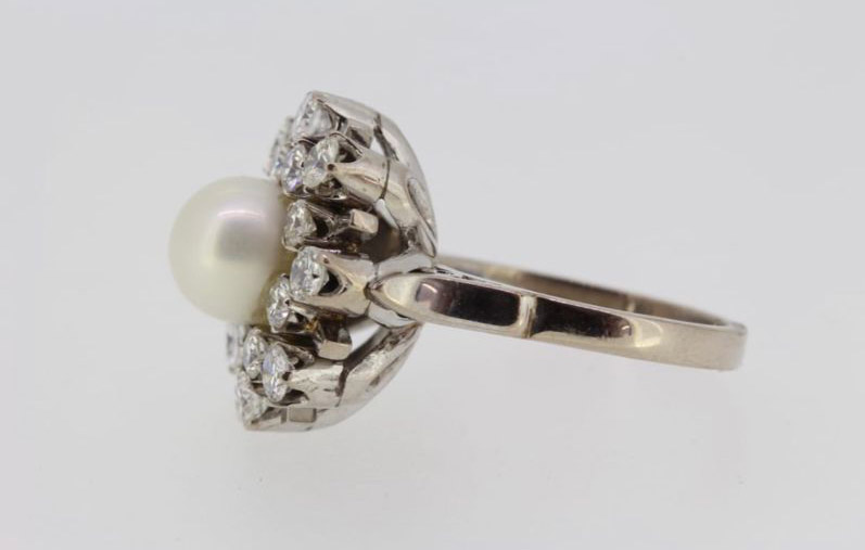 A 7.5MM AKPOYA PEARL AND 1.30CT DIAMOND RING, CIRCA 1970. (size J, G/I colour) - Image 2 of 5