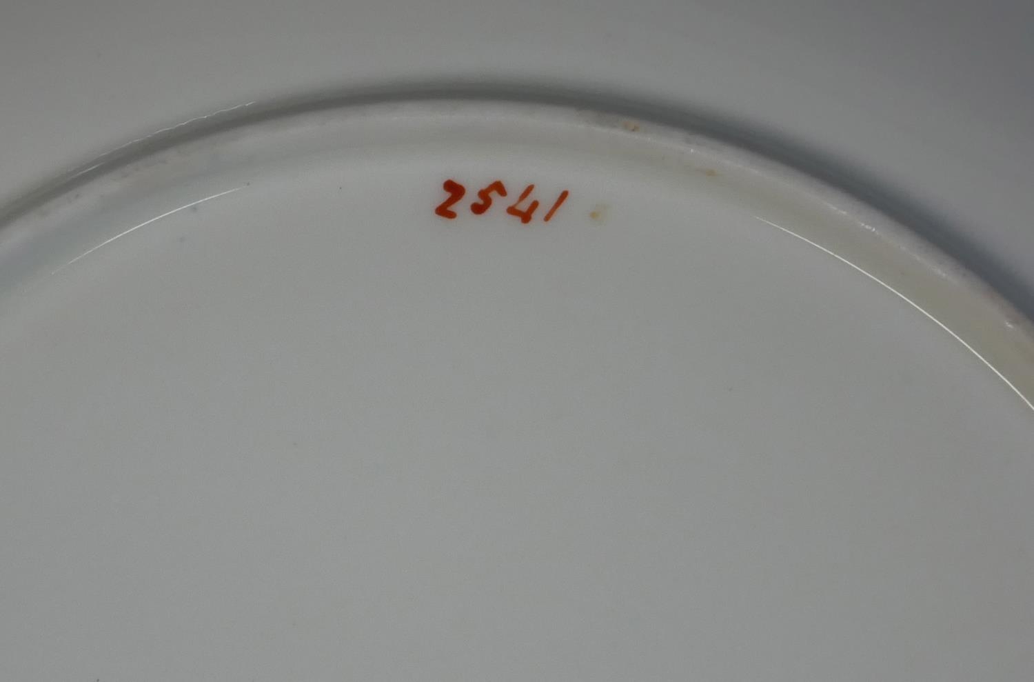 GRAINGER'S WORCESTER, A VICTORIAN PORCELAIN COMPORT SERVICE Comprising a tazza and five matching - Image 8 of 9