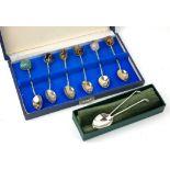 A PAIR OF BOXED HALLMARKED SILVER NOVELTY GOLF CLUB (HIM&HER) SPOONS One hallmarked for