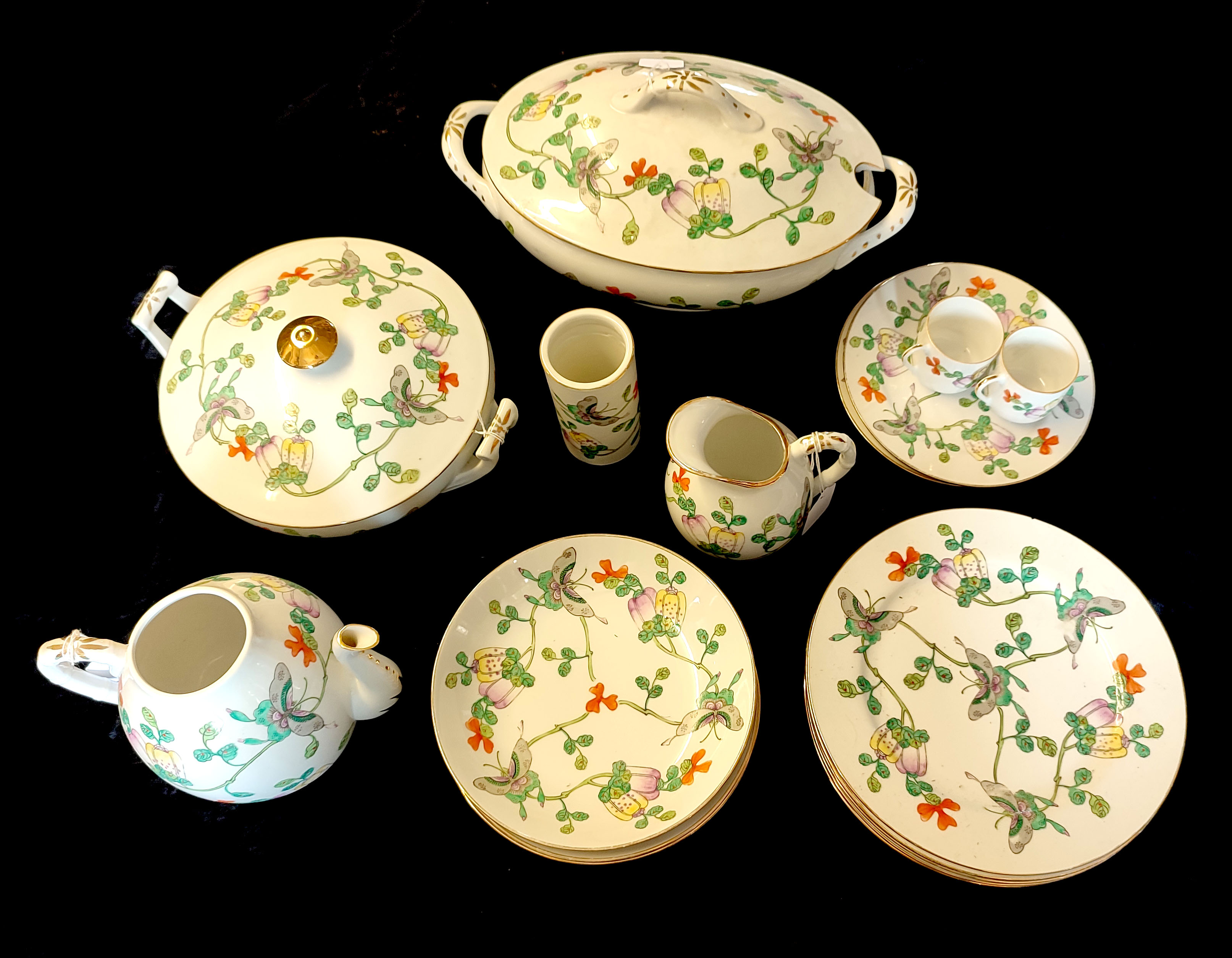 AN EXTENSIVE MID 20TH CENTURY JAPANESE PORCELAIN DINNER SERVICE In Hong Kong design, elaborately - Image 2 of 2