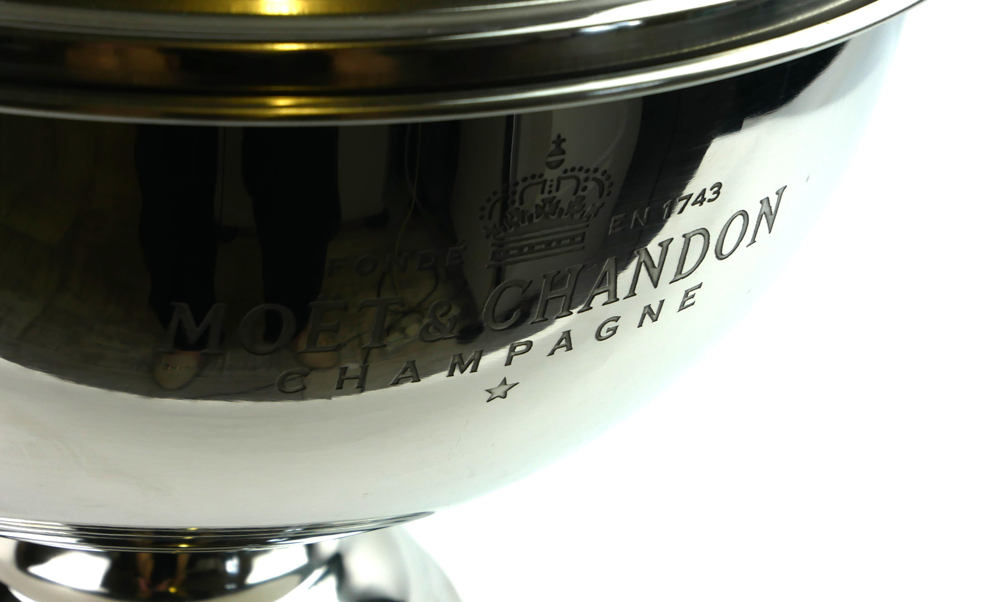 MOËT & CHANDON, A SILVER PLATED PEDESTAL LABEL AND COVER, FOUR CHAMPAGNE BOTTLE COOLER/HOLDER. (h - Image 2 of 2