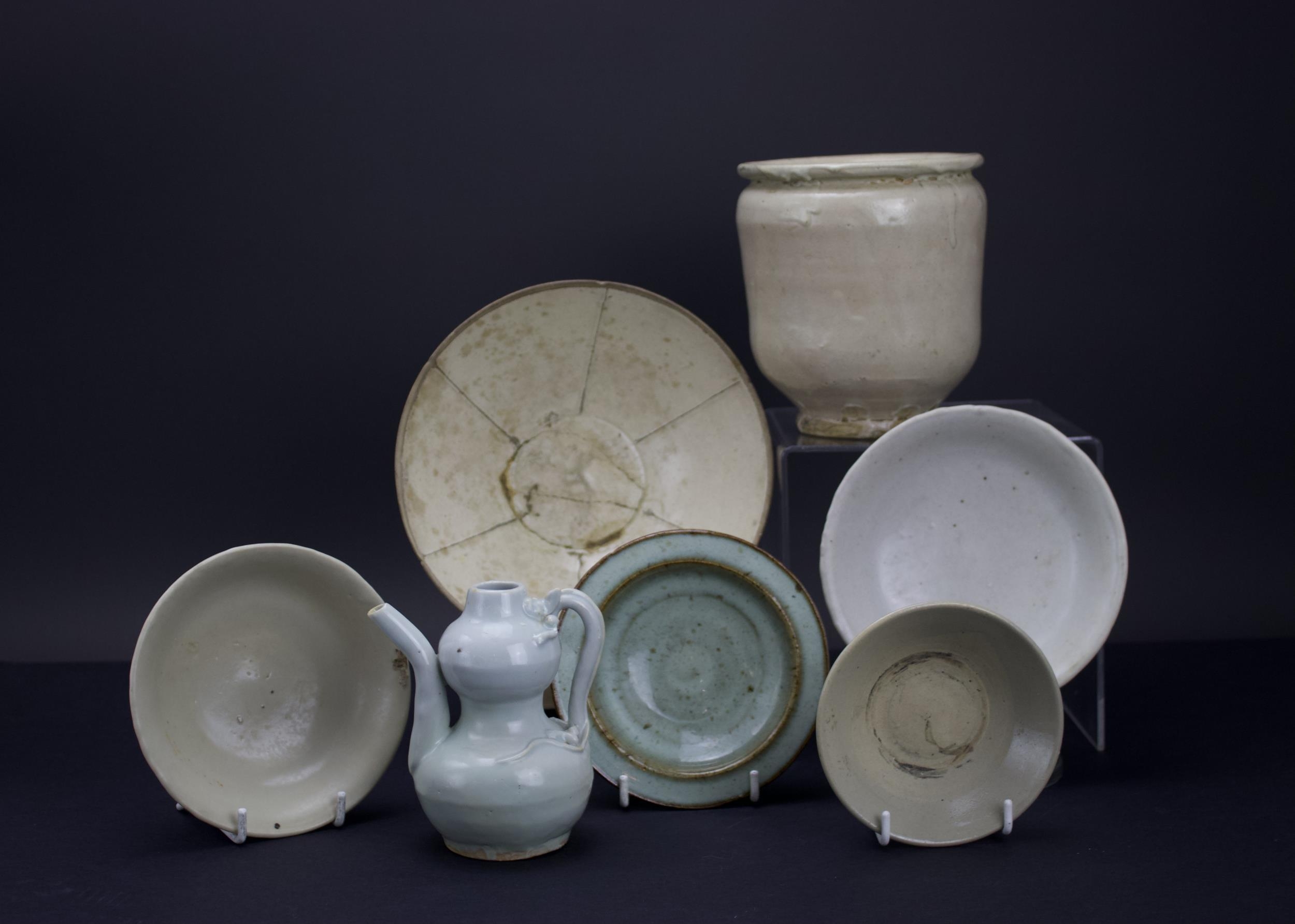 A small collection of various ware, Song dynasty, and later, a Qingbai type ewer, five bowls, a - Image 6 of 7