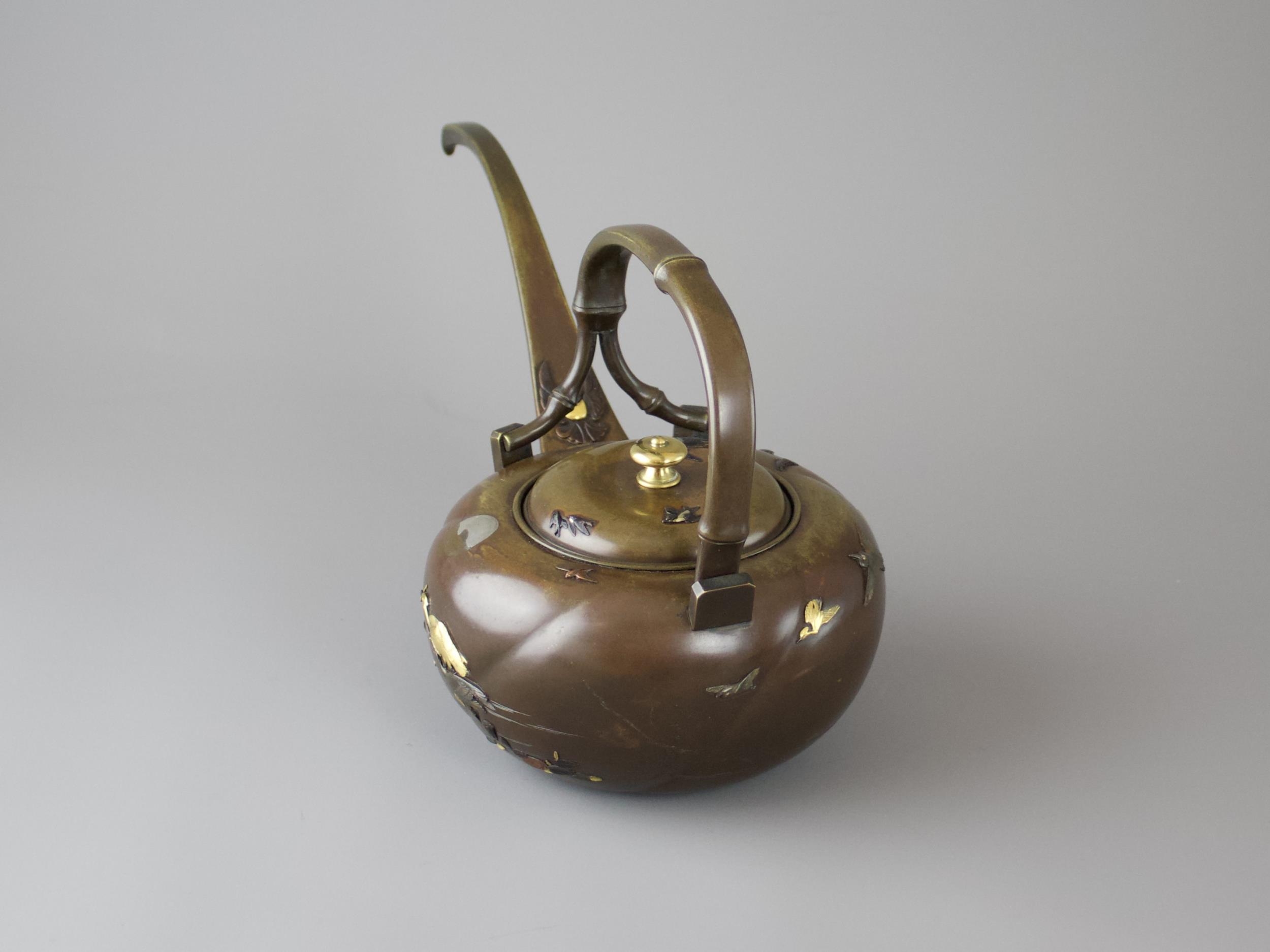 A Good Japanese mixed metal Sake Pot, by Miyabe Atsuyoshi, Meiji Period - - H15cm W13cm L27. - Image 4 of 9