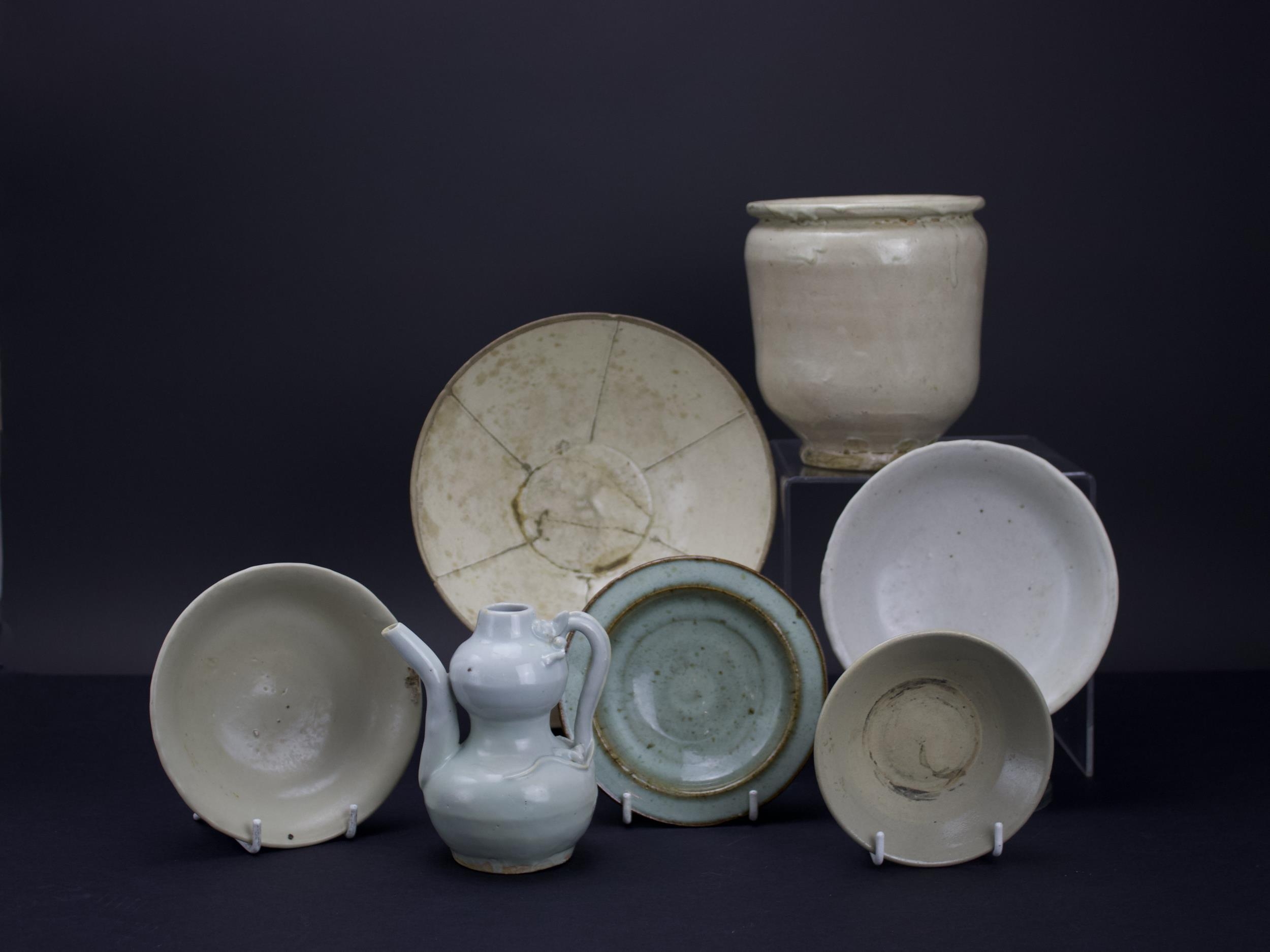 A small collection of various ware, Song dynasty, and later, a Qingbai type ewer, five bowls, a - Image 7 of 7