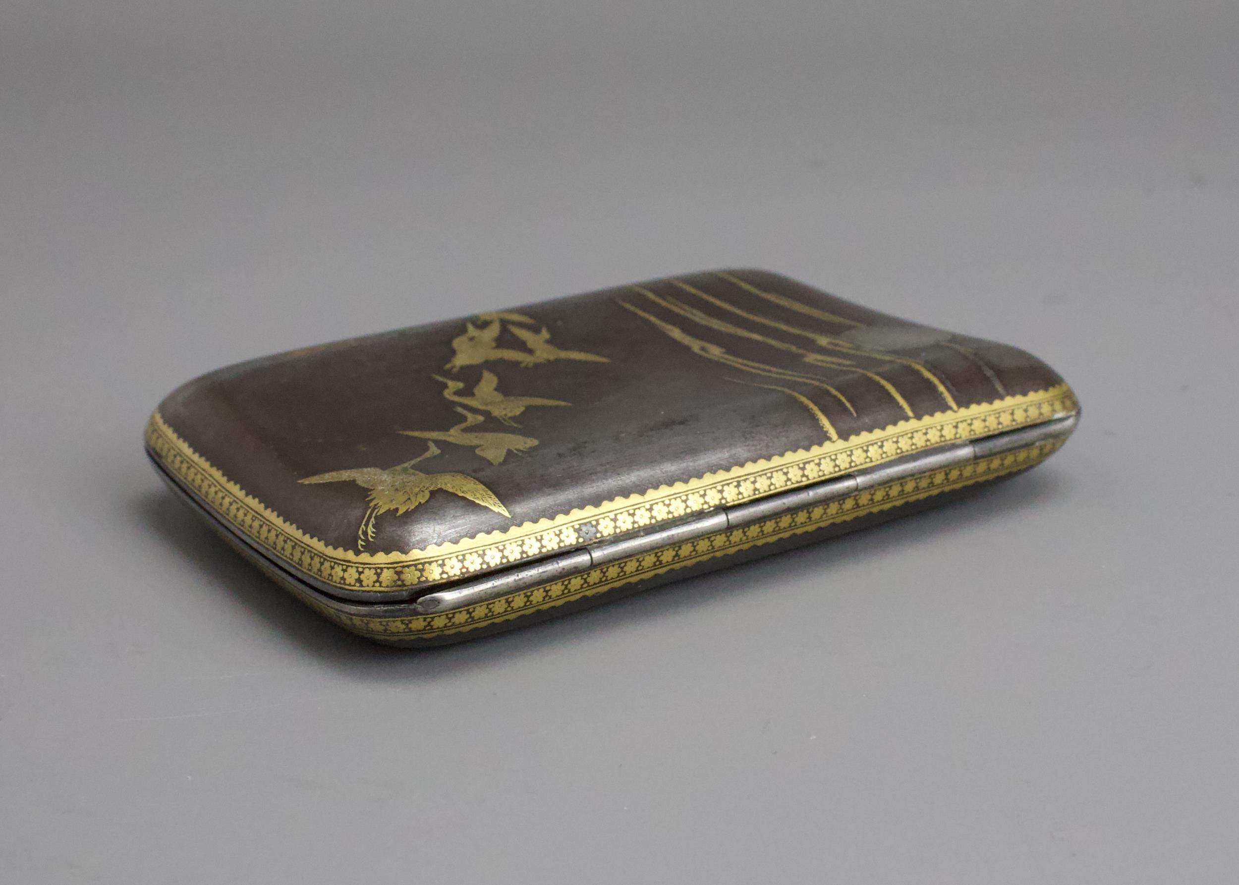 A Japanese Komai cigarette case, Meiji period - - W7cm L9cm H1.5cm - - inlaid in gilding and some - Image 4 of 4