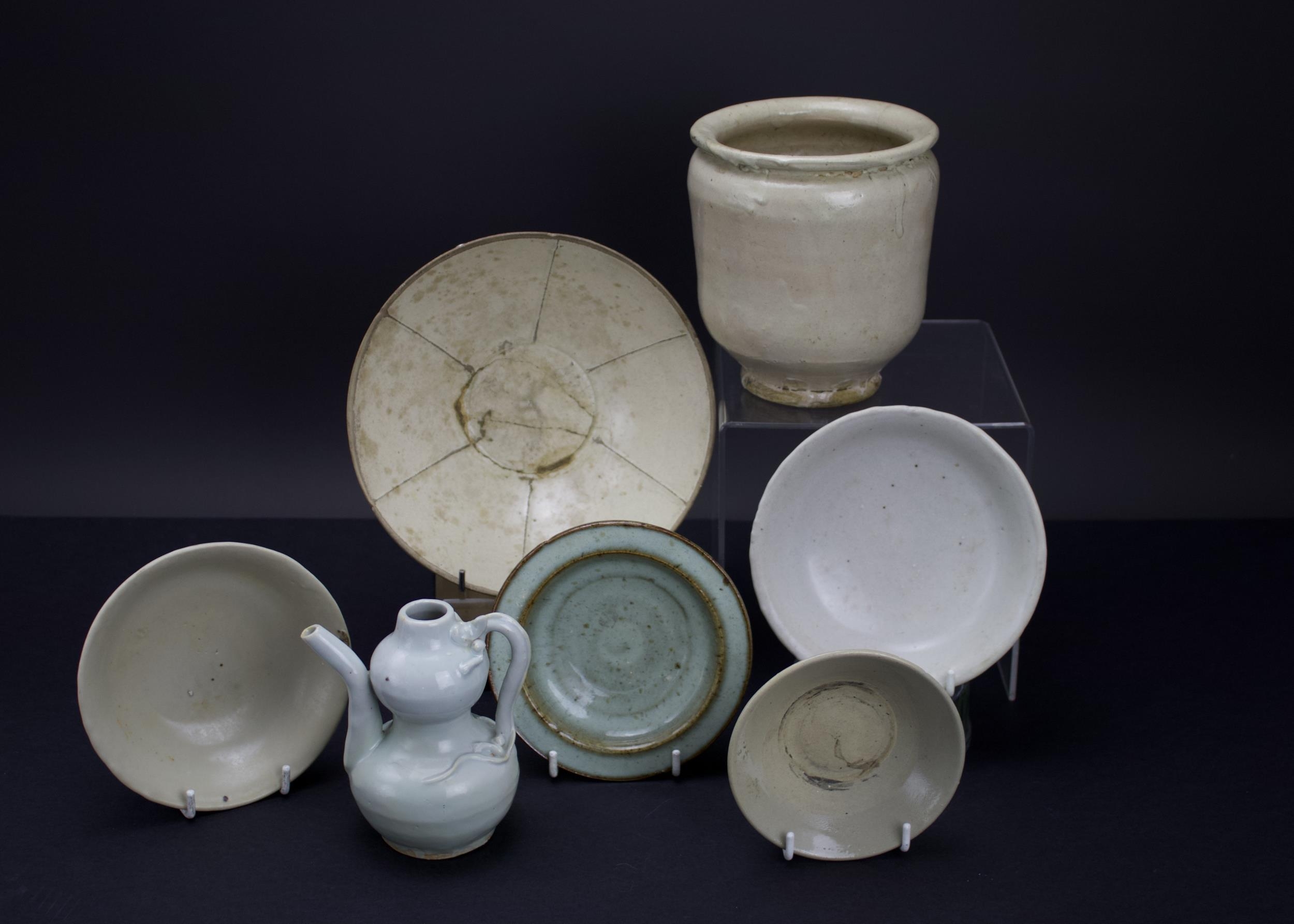 A small collection of various ware, Song dynasty, and later, a Qingbai type ewer, five bowls, a - Image 3 of 7