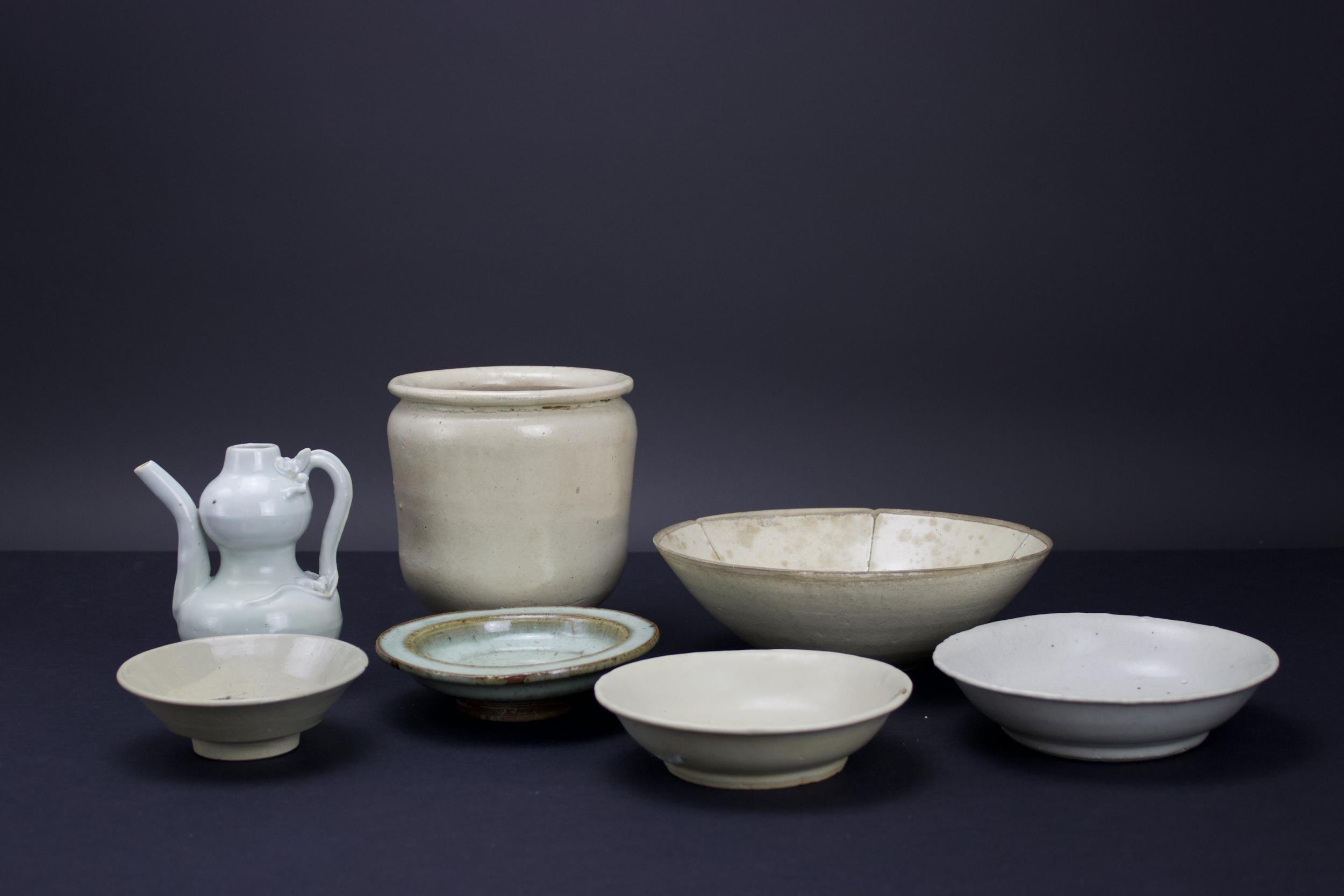 A small collection of various ware, Song dynasty, and later, a Qingbai type ewer, five bowls, a - Image 4 of 7