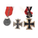 AN EARLY 20TH CENTURY GERMAN ARMY IRON CROSS MEDAL, dated 1813 and 1939 on red black and white