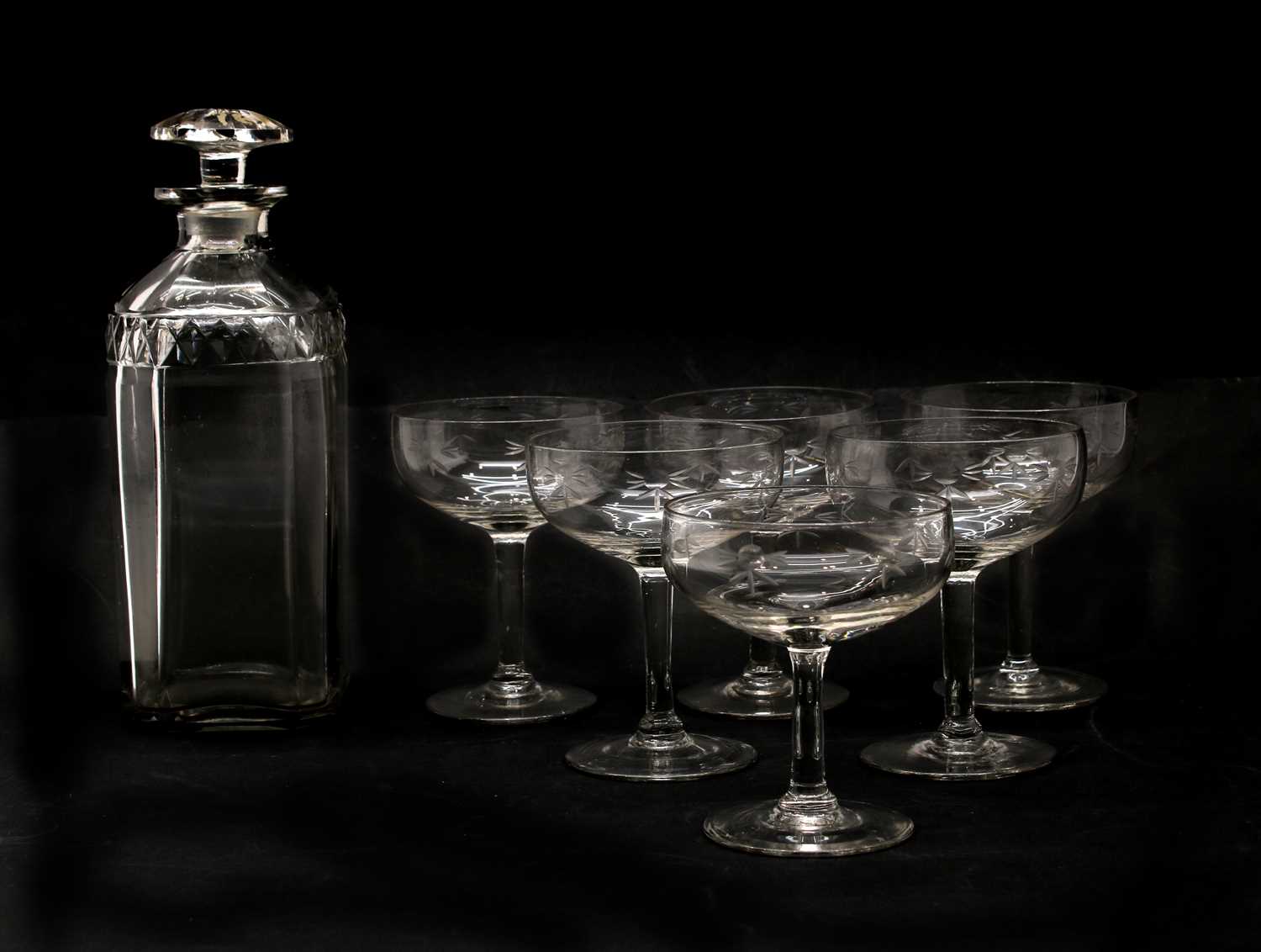 A set of 3 engraved glass champagne glasses, - Bild 2 aus 2