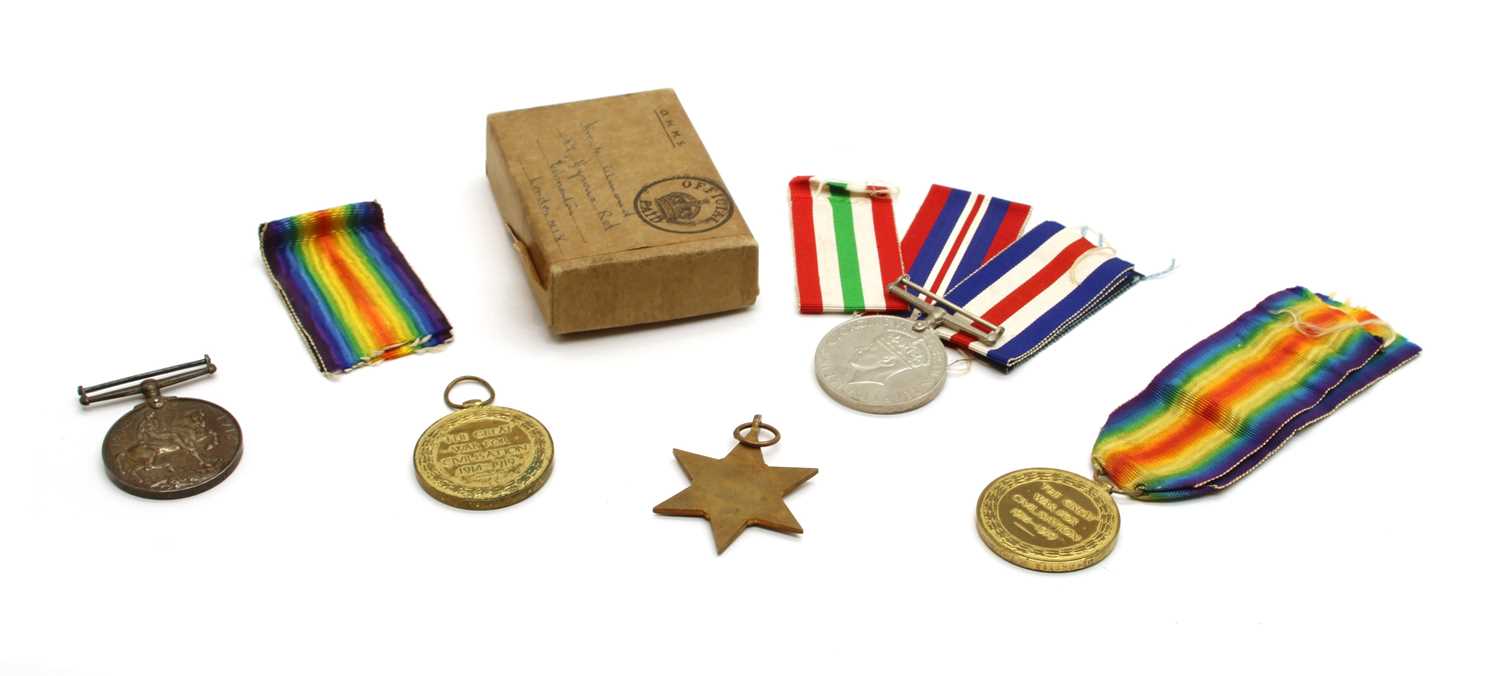 A collection of First and Second World War medals, - Bild 2 aus 2