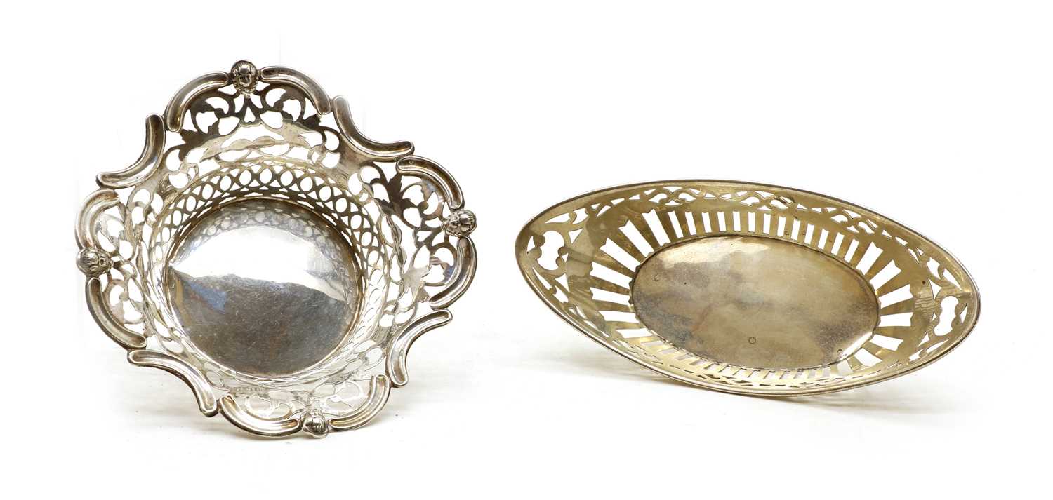 Two pierced sterling silver bon bon dishes - Bild 2 aus 2