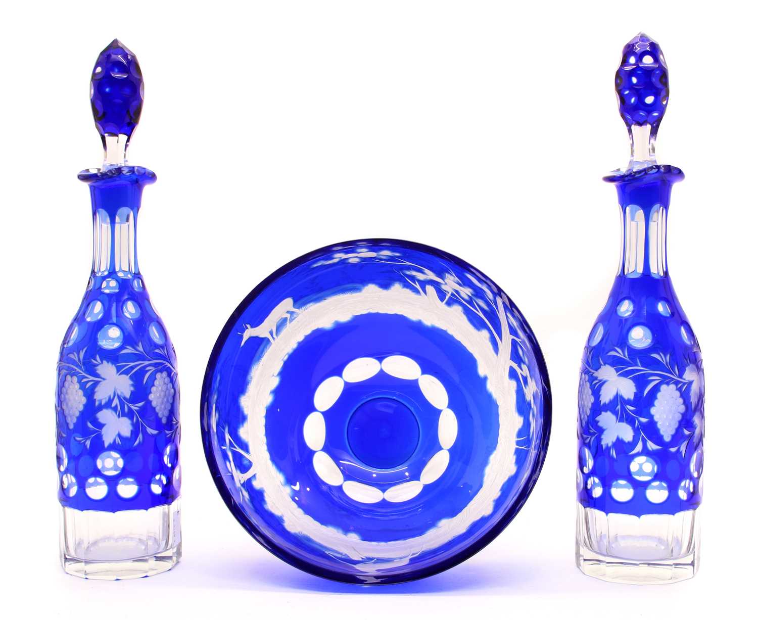 A pair of Bohemian glass overlay decanters, - Bild 3 aus 3