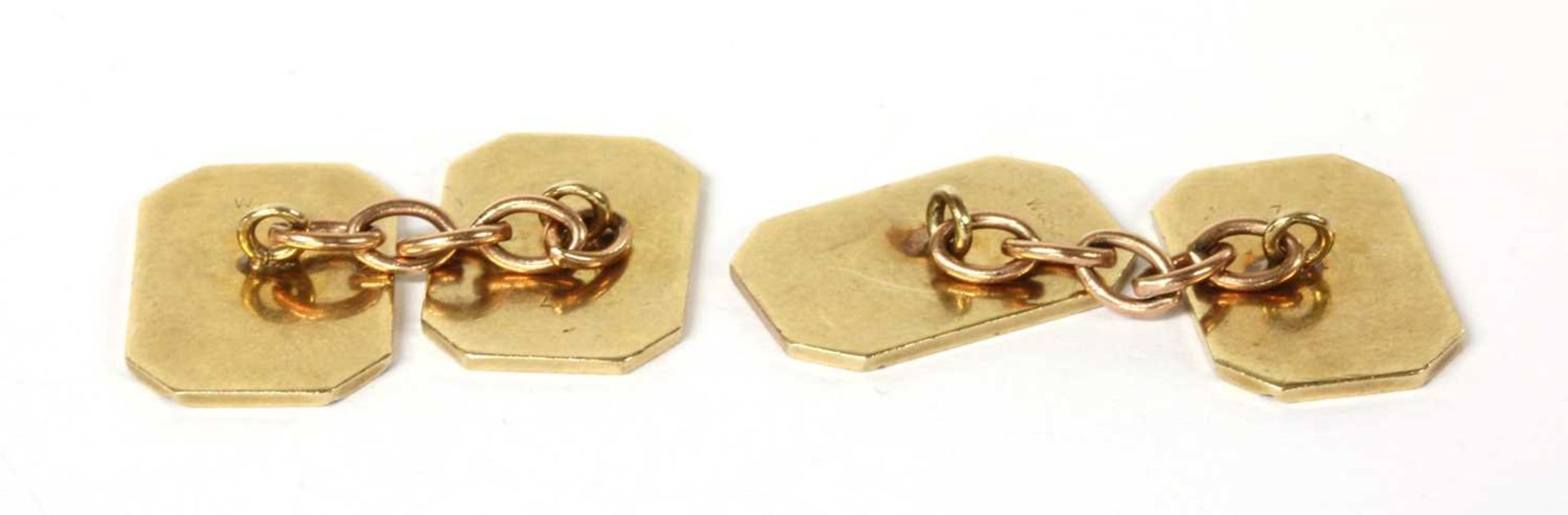 A pair of gold chain link cufflinks, - Image 2 of 2