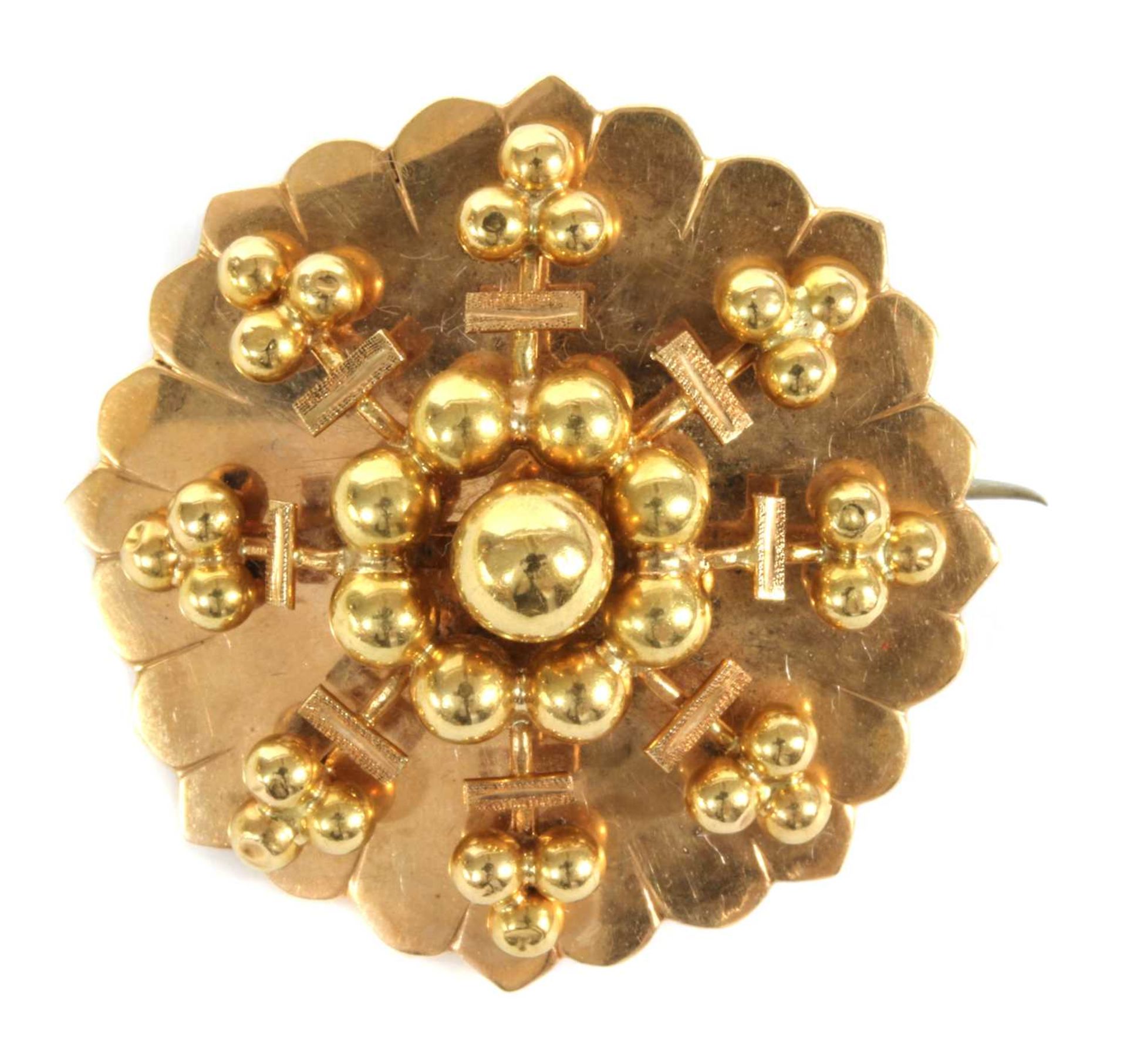 A late Victorian gold brooch,
