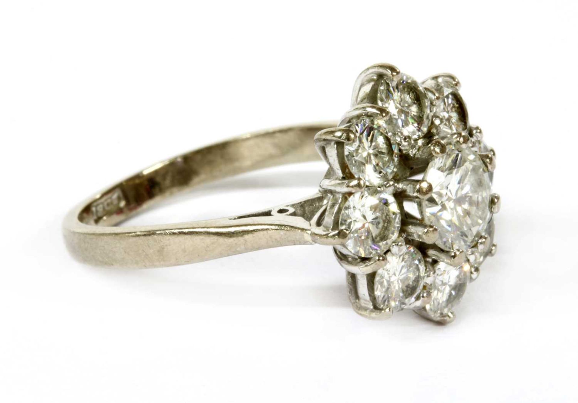 A white gold diamond cluster ring, - Bild 3 aus 9