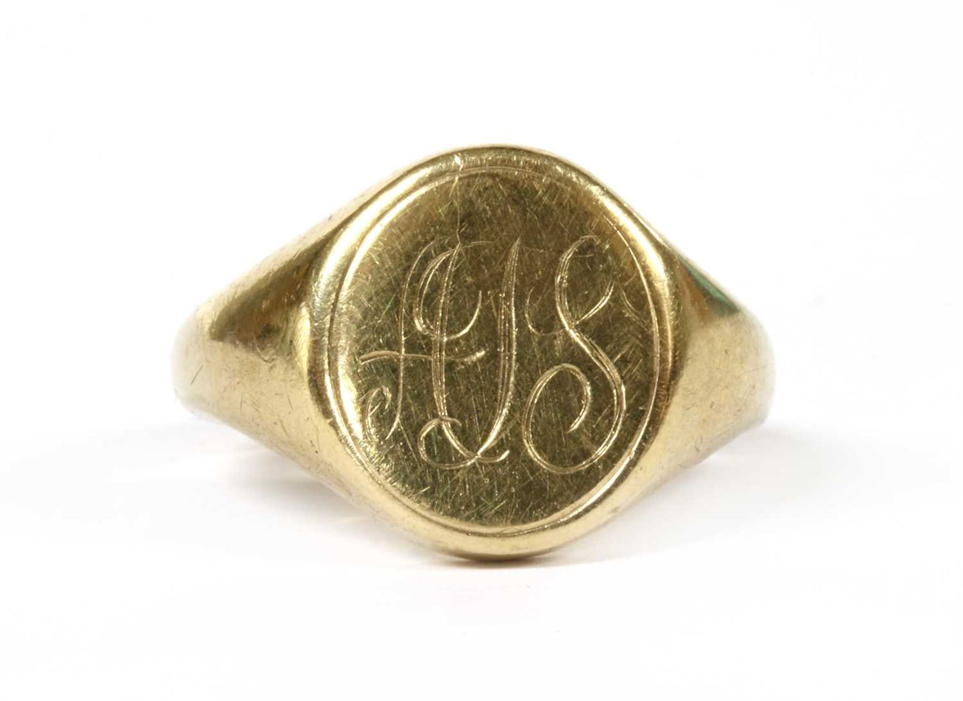 A 9ct gold oval signet ring,